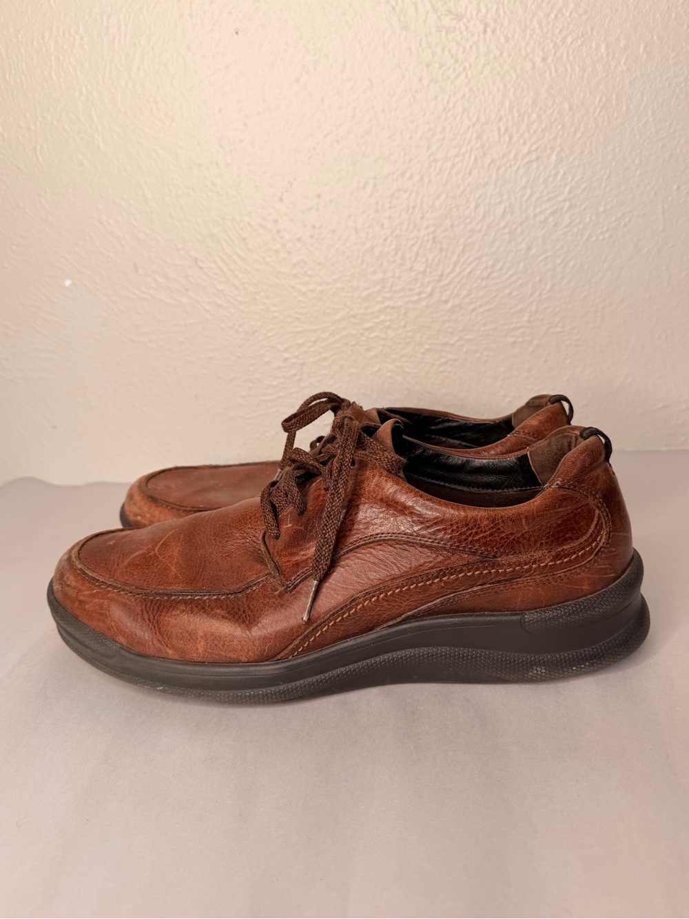 SAS brown lace up rubber sole oxfords